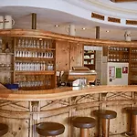 Отель Pinzgauerhof By Alpeffect 3*