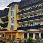 Отель Pinzgauerhof By Alpeffect 3*