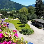 Отель Pinzgauerhof By Alpeffect 3*