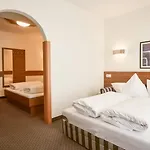 Отель Pinzgauerhof By Alpeffect 3*