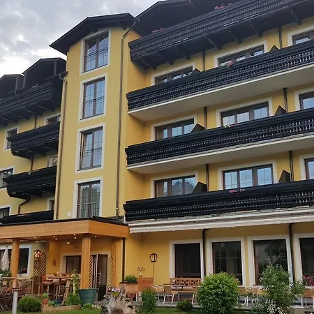 Отель Pinzgauerhof By Alpeffect 3*
